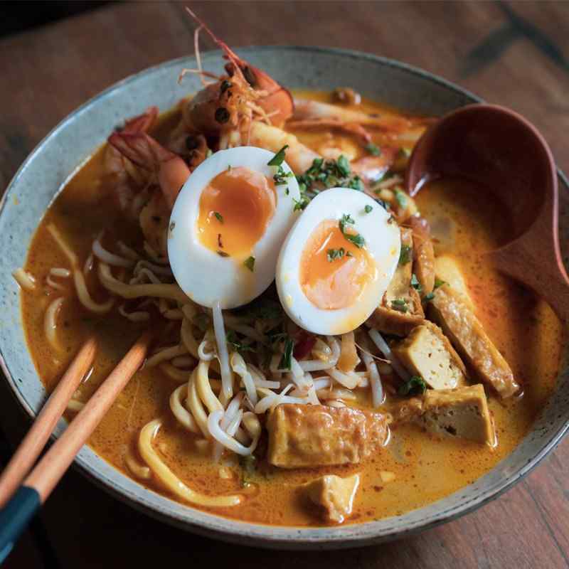 Cà ri Laksa mang đến hương vị béo, ngậy cùng vị cay đậm đà