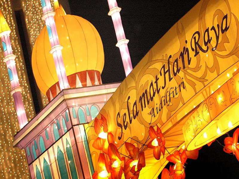 Tháng 7 tham dự lễ hội Hari Raya Aidilfitri tổ chức tại Malaysia