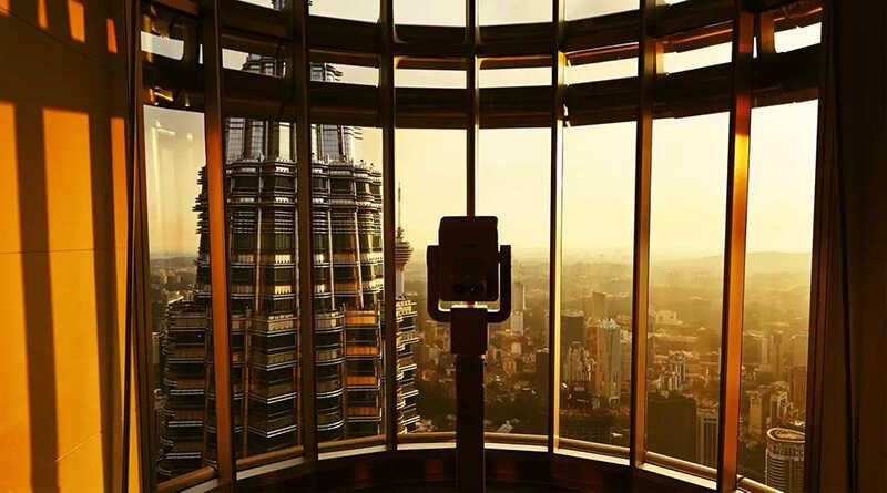 Đứng trên đài quan sát Observation Deck xem view toàn bộ thủ đô Kuala Lumpur 